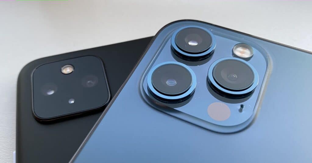 iPhone 12 Pro Max đối đầu Google Pixel 5: Lần đầu tiên Google phải khuất phục trước Apple?!