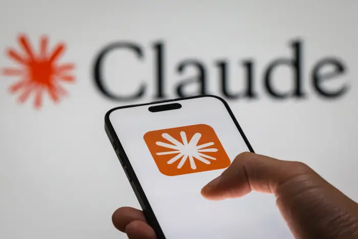 Claude Cowork mở rộng lên web/mobile - Anthropic muốn biến AI thành 