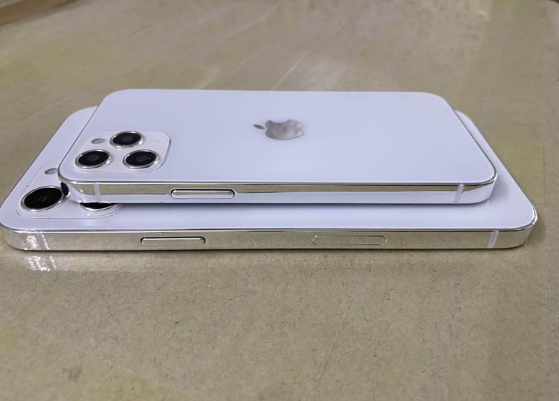 iPhone 12 lộ diện 