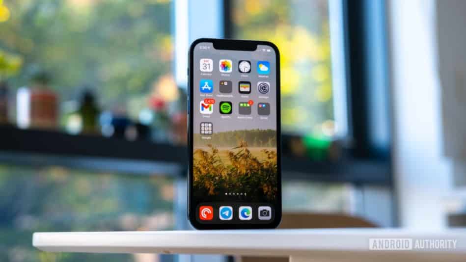 DXO Mark: iPhone 12 Pro chịu thua OnePlus 8 Pro về độ chính xác cảm ứng, màu sắc màn hình