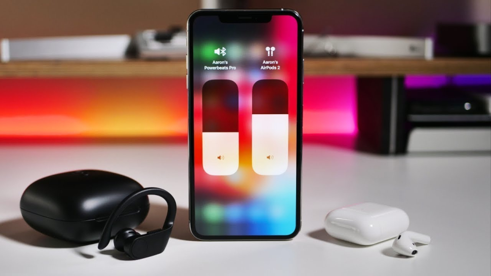 Cách chia sẻ âm thanh với tai nghe AirPods của Apple