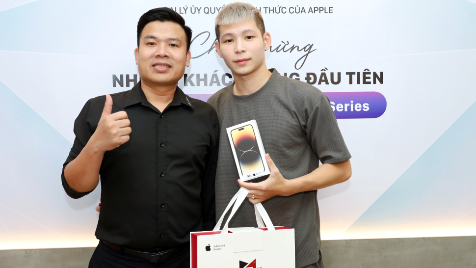 Cầu thủ Liễu Quang Vinh sắm siêu phẩm iPhone 14 Pro Max Gold