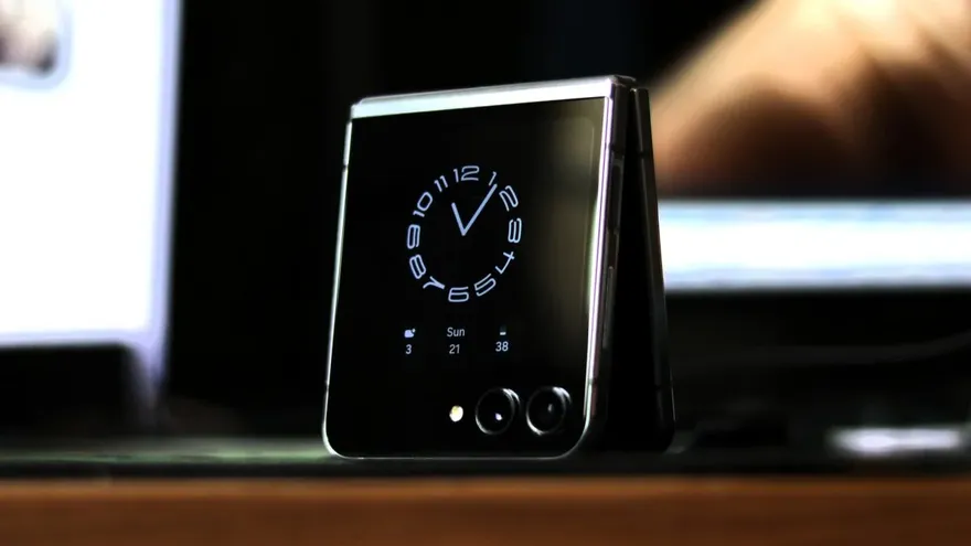 Lộ diện hình ảnh Galaxy Z Flip7 và Flip7 FE: Màu sắc nổi bật