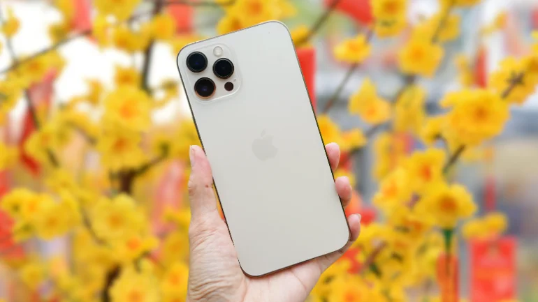 Có 10 triệu mua điện thoại Tết? Đừng bỏ qua iPhone 12 Pro Max!