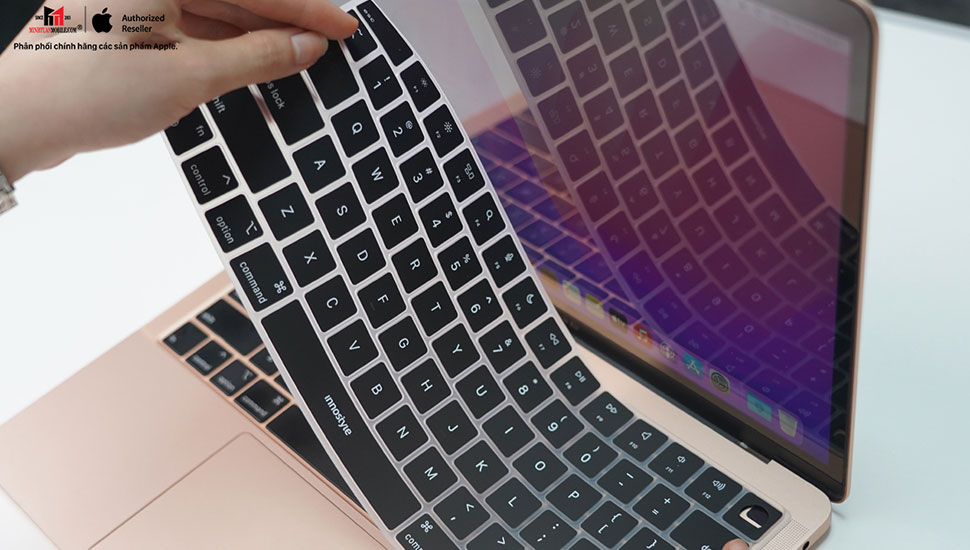 Có nên dùng miếng phủ bàn phím cho MacBook hay không?