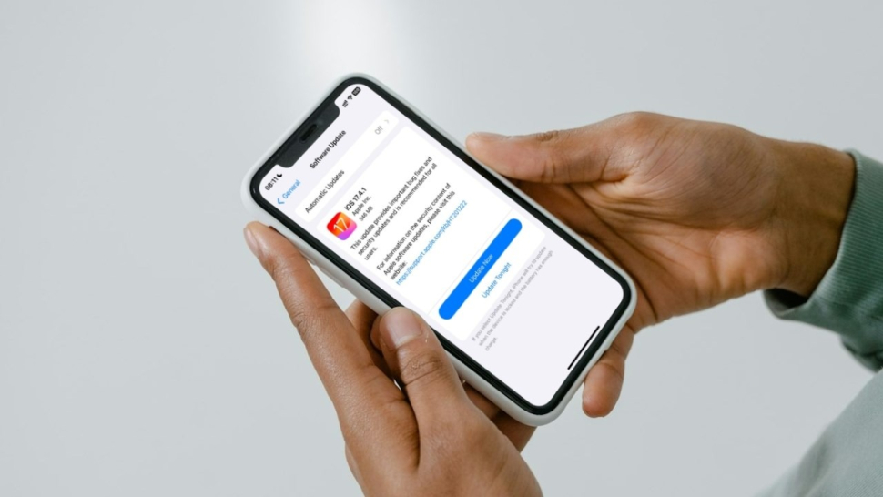 Đánh giá thời lượng pin và hiệu năng trên bản iOS 17.4.1 mới