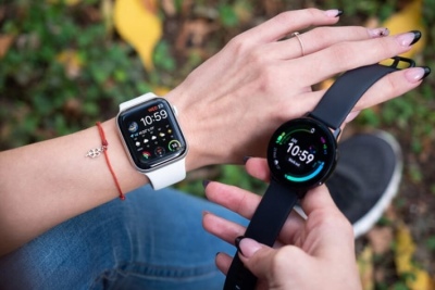 Đặt Apple Watch và Galaxy Watch lên một bàn cân: Smartwatch nào sẽ chiếm ngôi vương?