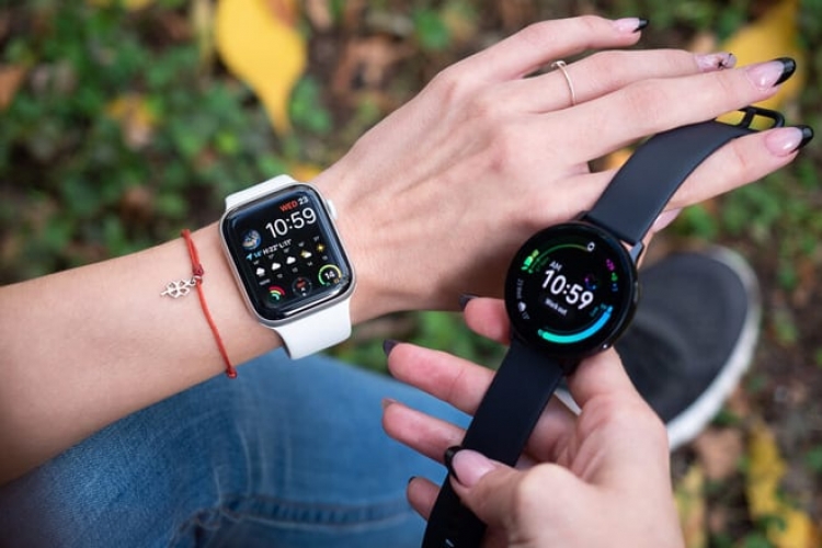 Đặt Apple Watch và Galaxy Watch lên một bàn cân: Smartwatch nào sẽ chiếm ngôi vương?