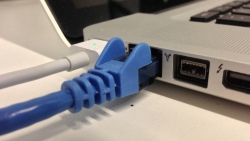 Mac cắm dây mạng Ethernet có cần tắt Wi-Fi không? Câu trả lời và cách cài đặt