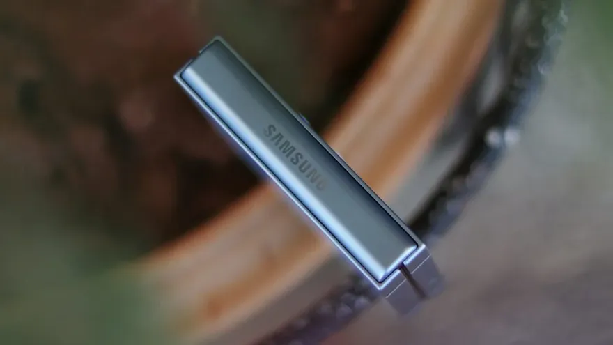 Galaxy Z Flip7 FE: Có khối lượng siêu nhẹ