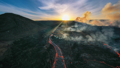 Hình nền iPhone 14 Pro núi lửa: Nét đẹp kịch tính của tạo hóa 