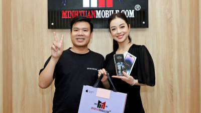 Hoa hậu Jennifer Phạm thanh lịch rước iPhone 14 Pro Max