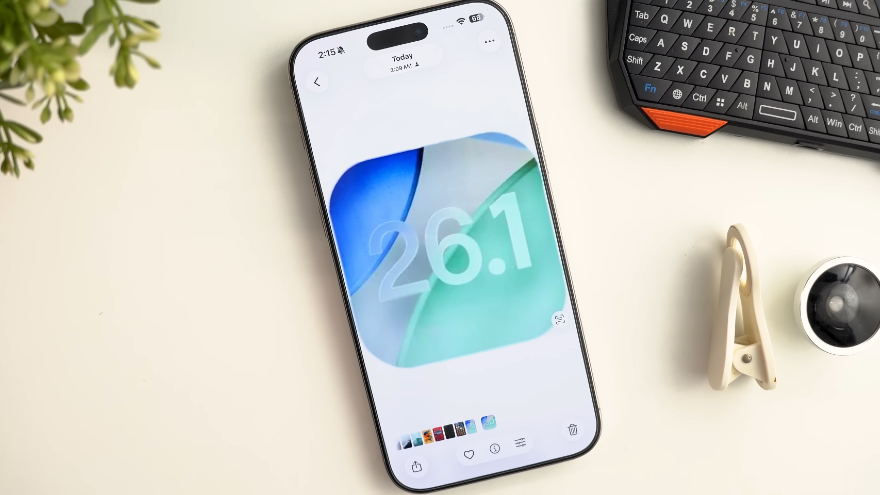 iOS 26.1: Hiệu ứng Liquid Glass đã đỡ ngốn pin hơn