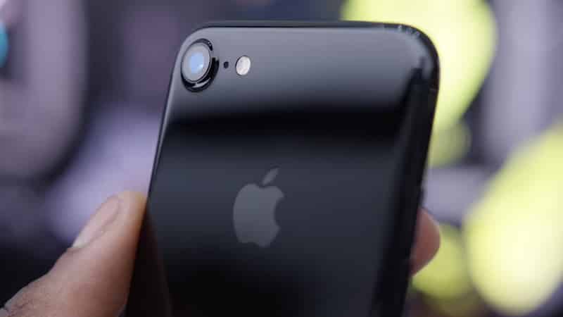 Lộ diện nguyên mẫu iPod Touch đầu tiên với màu Jet Black ấn tượng