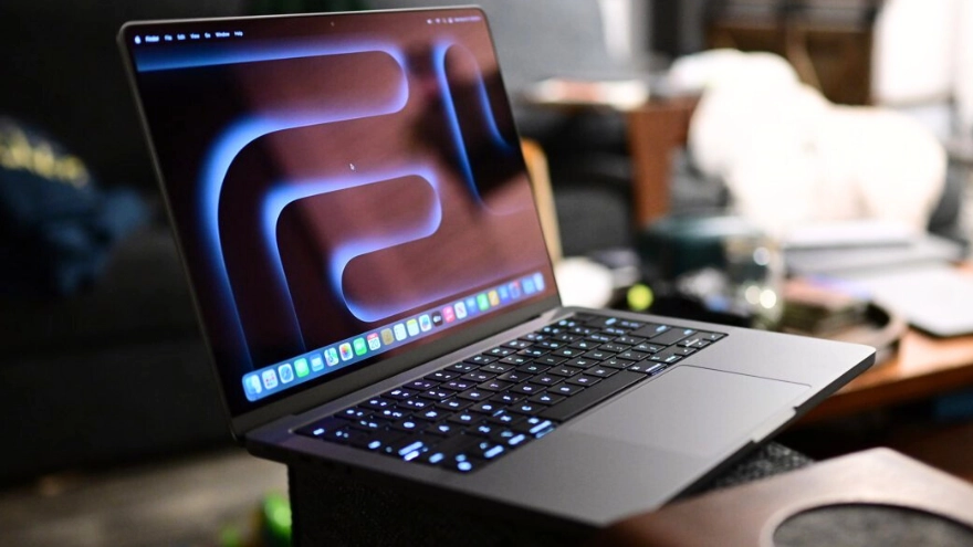 MacBook Pro M5 thay đổi thiết kế giúp việc thay pin dễ hơn