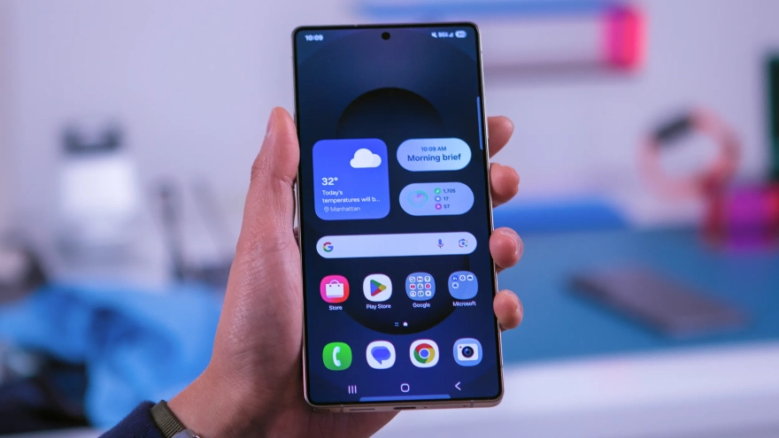 Màn hình bảo mật Galaxy S26 Ultra suýt ra mắt từ năm ngoái