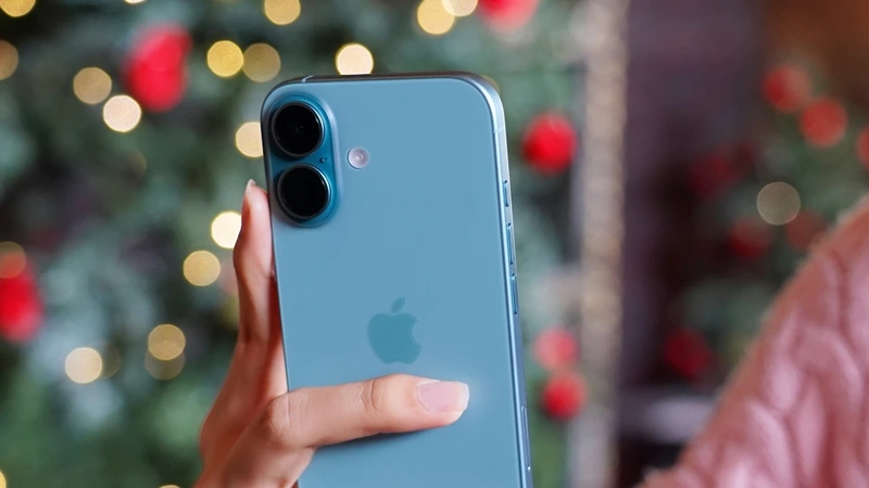 Mặt lưng kính pha màu là gì và ưu điểm đột phá về độ bền màu sắc và trải nghiệm cầm nắm