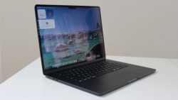 Có nên dán màn hình MacBook Air M5 không? Giải đáp chi tiết A-Z