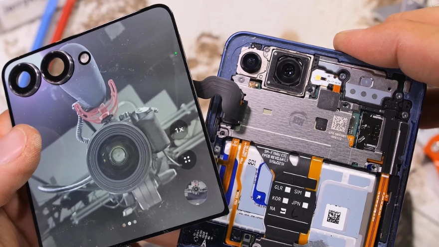 Mổ bụng Galaxy Z Flip7: Bên trong có gì?