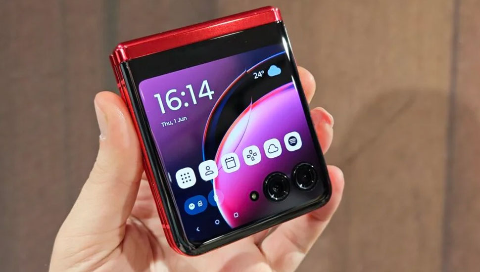 Motorola Razr thất bại khi đòi 