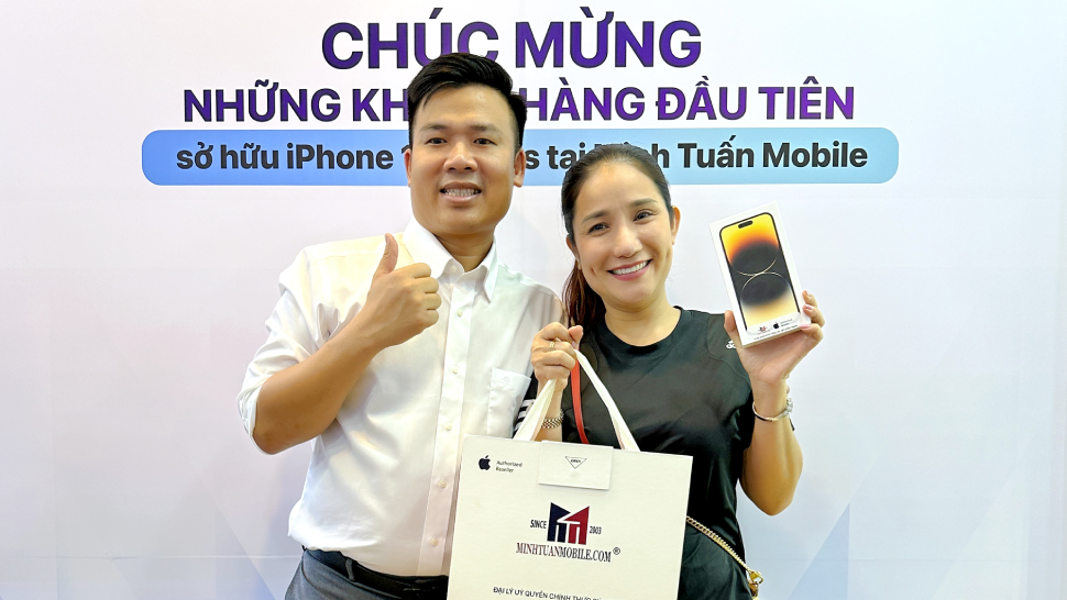 Nghệ sĩ Cát Tường trẻ trung đón iPhone 14 Pro Max