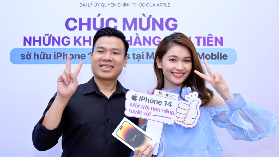 Người đẹp Thùy Dung rạng rỡ khoe sắc bên iPhone 14 Pro Max