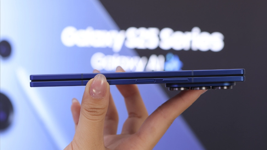 Người dùng Galaxy Z Fold7 gặp vấn đề với bản lề siêu mỏng
