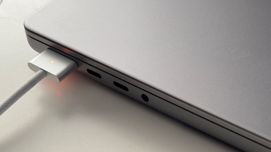 MacBook Pro 16 inch mới gặp sự cố về MagSafe, sự cố chế độ vỏ sò