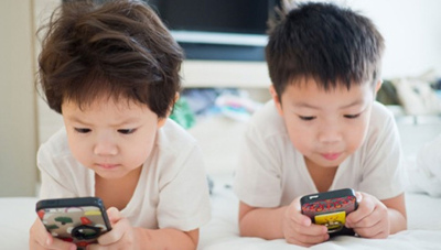 Những cách bảo vệ mắt cho trẻ nhỏ khi sử dụng smartphone