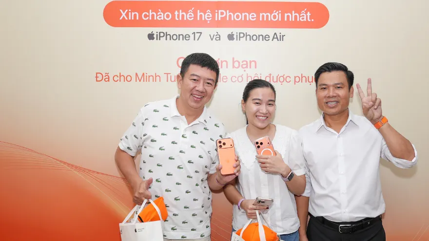 Những khách hàng đầu tiên trên thế giới sở hữu iPhone 17 và iPhone Air tại Minh Tuấn Mobile