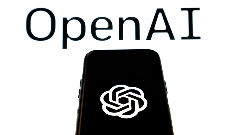 OpenAI với tham vọng sản xuất smartphone AI riêng với Jony Ive
