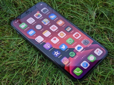 LG cạnh tranh với Samsung, trở thành nhà cung ứng màn hình cho iPhone 12 6.1 inch của Apple