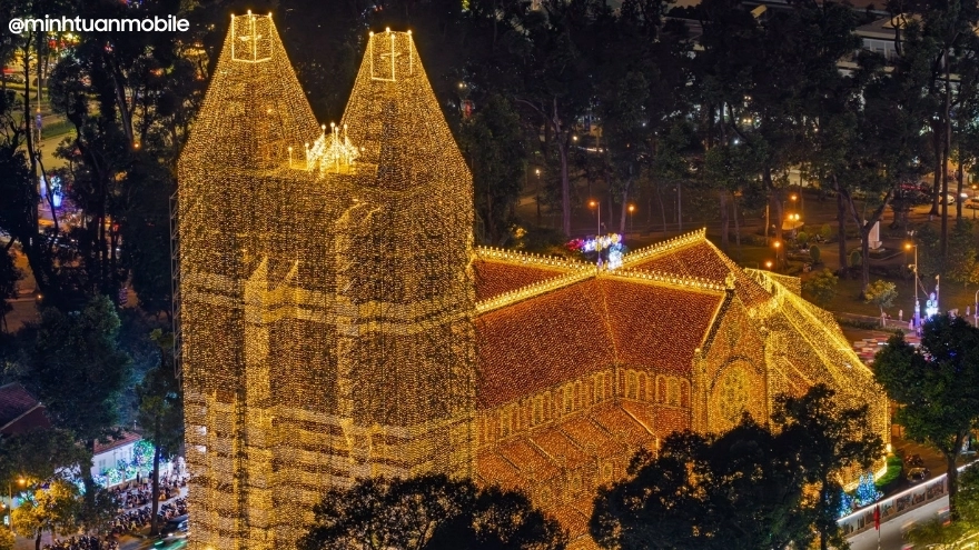 Mẹo check-in Nhà thờ Đức Bà hot trend năm nay với iPhone