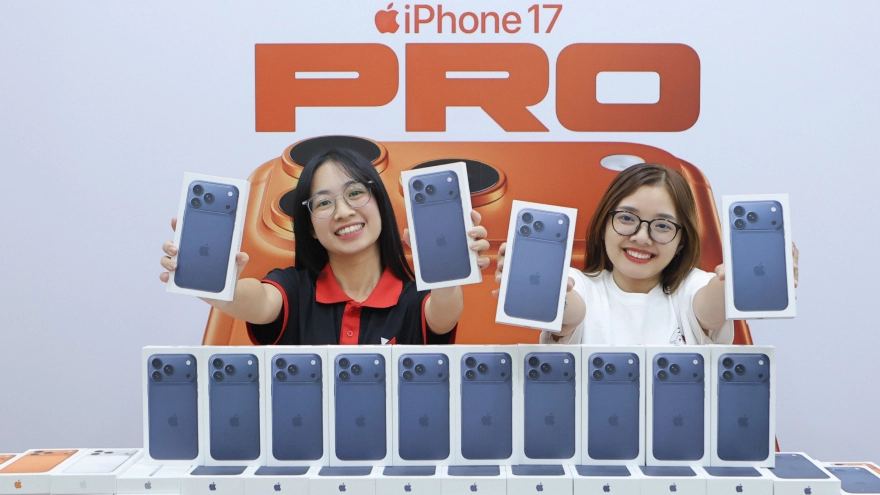 Săn iPhone 17 Pro Deep Blue, nhận ngay cốc sạc Belkin 30W