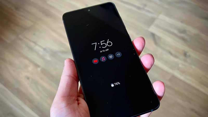 Tại sao Galaxy S bền pin hơn Galaxy A khi bật Always On Display?