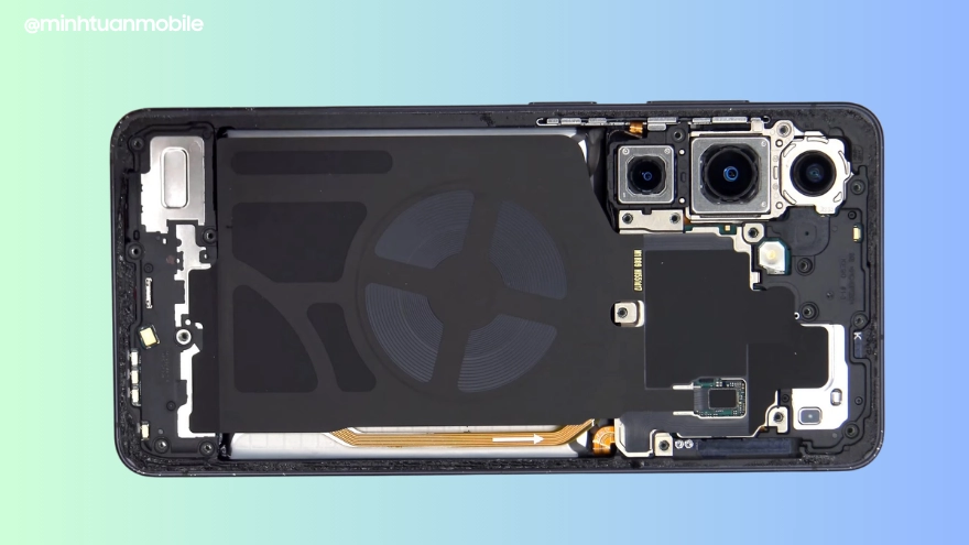 Mổ xẻ Galaxy S26: Nâng cấp tản nhiệt, chống nước tốt