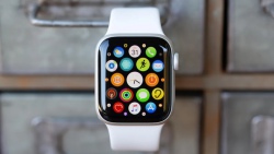 Cách cài đặt màn hình Apple Watch siêu đẹp, không lo hao pin