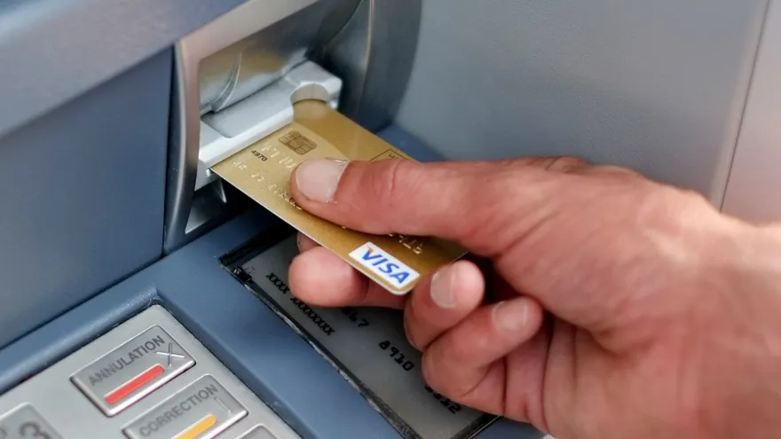 Thẻ ATM sẽ bị khóa sau bao lâu không dùng đến?