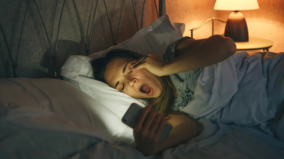 Thói quen sử dụng smartphone trước khi ngủ tác động đến bạn như thế nào? 