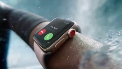 Tính năng chống nước Water Lock trên Apple Watch được tái hiện độc đáo qua video slo-mo mới