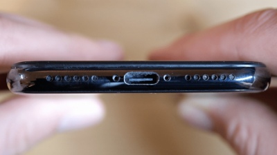 Chiếc iPhone USB-C đầu tiên trên thế giới được bán trên eBay với giá 1 tỷ 9 VNĐ