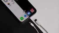 USB-C và Lightning: Đọ sức hai cổng sạc vàng của iPhone