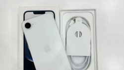 Vì sao iPhone e có giá hời hơn nhiều so với phiên bản tiêu chuẩn?