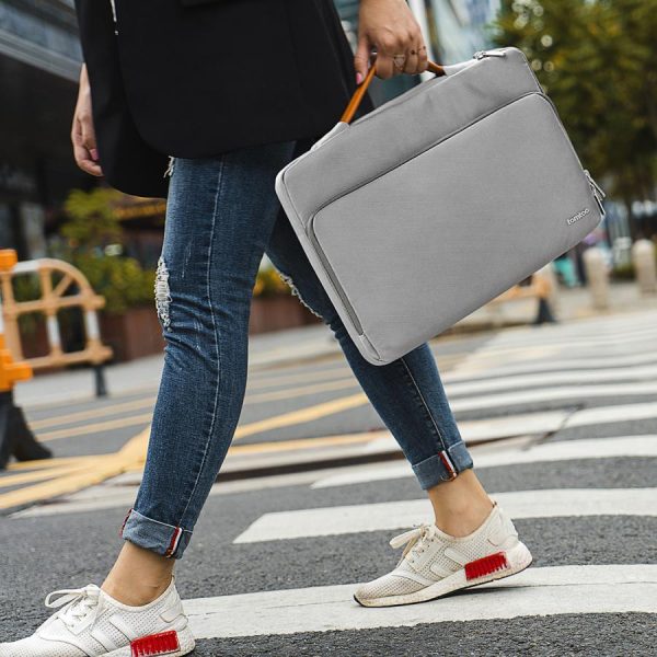https://minhtuanmobile.com/tui-chong-soc-tomtoc-usa-briefcase-macbook-pro-15-new-gray-a14-d01g/