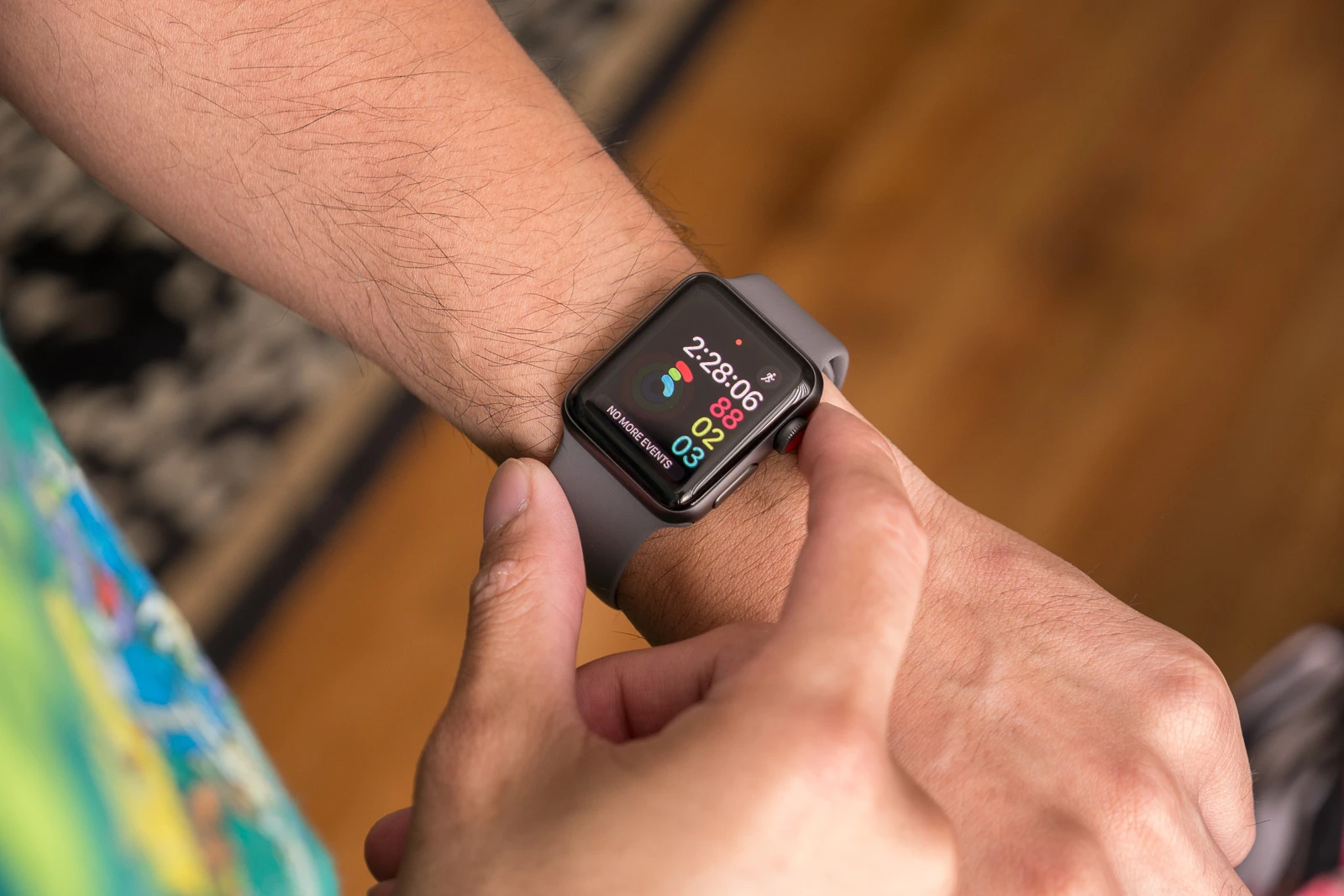Apple Watch Series 7 và SE là những chiếc đồng hồ thông minh bán chạy nhất thế giới trong Q1- hình