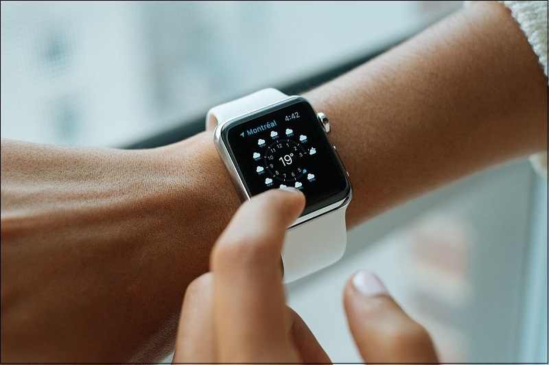Apple Watch Series 7-Có khả năng chống nước, thoải mái sử dụng khi tắm, bơi lội
