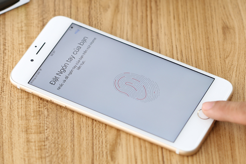 iPhone 7 Plus có cả cảm biến vân tay được tích hợp trên nút Home từng trở thành điểm nhận diện dòng iPhone của Apple