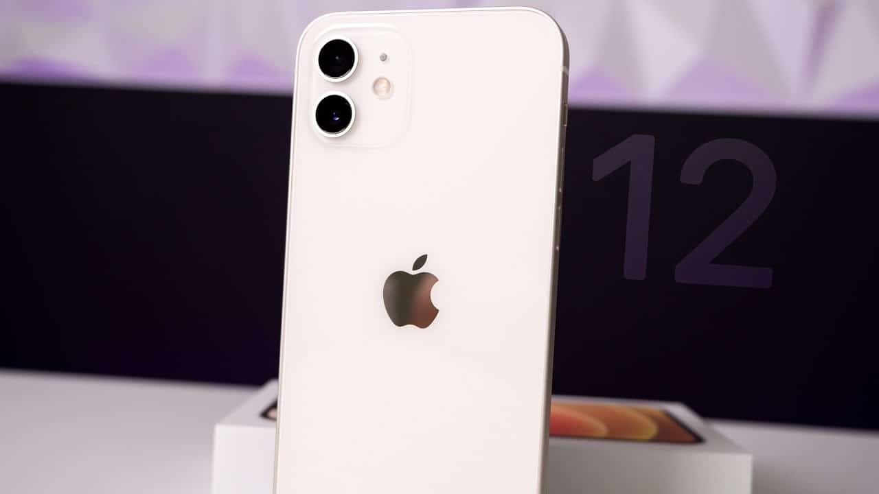 iPhone 12 và iPhone 12 Mini màu trắng